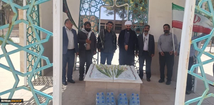 با حضور رئیس واحد استانی کرمان،  فرمانده و جانشین حوزه بسیج شهید چمران ادارات شهرستان کرمان:
ارسال آب‌های جمع‌آوری‌شده در پویش نذر آب به رزمندگان اسلام 3