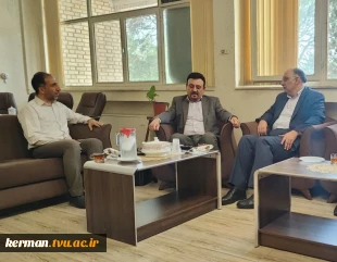در راستای استفاده بهینه از ظرفیت‌های استان کرمان برای توسعه اشتغال مهارت‌محور و گسترش آموزش‌های مهارتی صورت پذیرفت:
نشست مشترک رئیس واحد استانی کرمان با مدیرکل آموزش فنی و حرفه‌ای استان و مسئول توسعه مهارت دفتر سرمایه‌گذاری و اشتغال استانداری کرمان 2