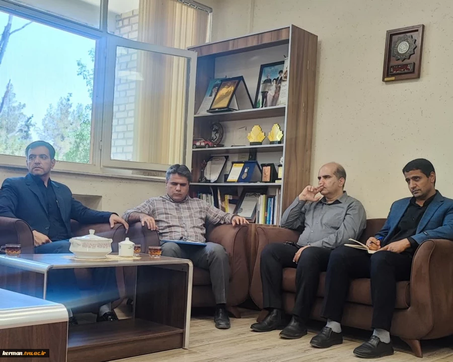 دیدار نماینده محترم مردم کرمان و راور در مجلس شورای اسلامی با رئیس واحد استانی کرمان و نشست گفتمانی با بسیج دانشجویی دانشگاه 4