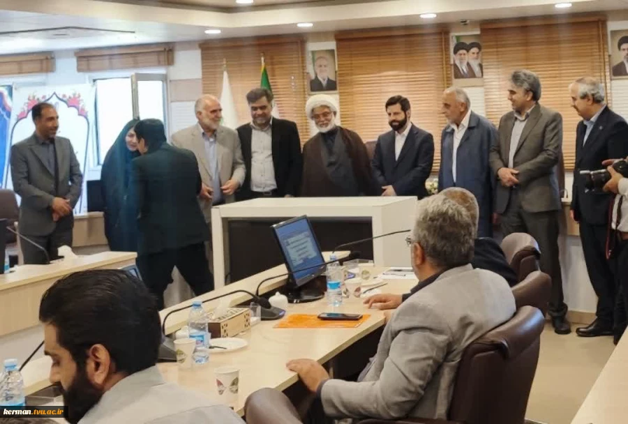 با حضور رئیس سازمان بسیج اساتید کشور :
رئیس جدید کانون بسیج اساتید دانشگاه ملی مهارت واحد استانی کرمان معرفی شد 2