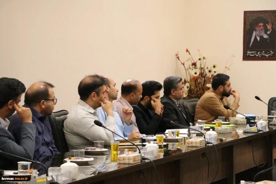 معاون امنیتی و انتظامی استاندار کرمان در دیدار با معاون فرهنگی و دانشجویی دانشگاه ملی مهارت، رئیس دانشگاه ملی مهارت واحد استانی کرمان و اعضای هیئت علمی:
دانشگاهیان فرماندهان میدان جنگ نرم هستند 2