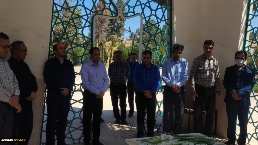 در اولین روز از هفته دفاع مقدس برگزار شد:
آئین غبارروبی و عطرافشانی یادمان شهدای گمنام دانشگاه ملی مهارت واحد استانی کرمان 2