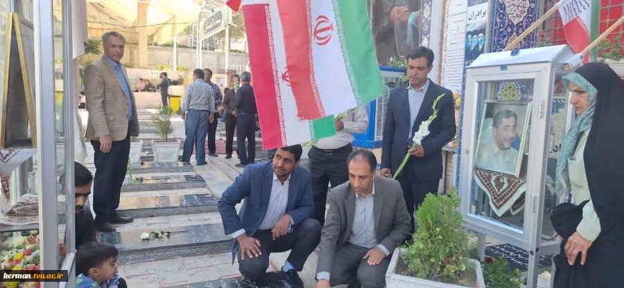به مناسبت گرامیداشت هفته دفاع مقدس:
ادای احترام دانشگاهیان ملی مهارت واحد استانی کرمان به مقام شامخ شهدا  2