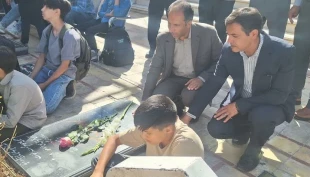 به مناسبت گرامیداشت هفته دفاع مقدس:
ادای احترام دانشگاهیان ملی مهارت واحد استانی کرمان به مقام شامخ شهدا 2