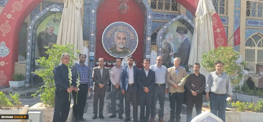 به مناسبت گرامیداشت هفته دفاع مقدس:
ادای احترام دانشگاهیان ملی مهارت واحد استانی کرمان به مقام شامخ شهدا 2