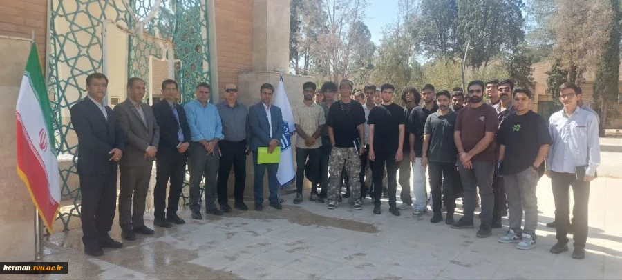آغاز سال تحصیلی جدید دانشگاه ملی مهارت واحد استانی کرمان با ادای احترام به مقام شامخ شهدا
 2