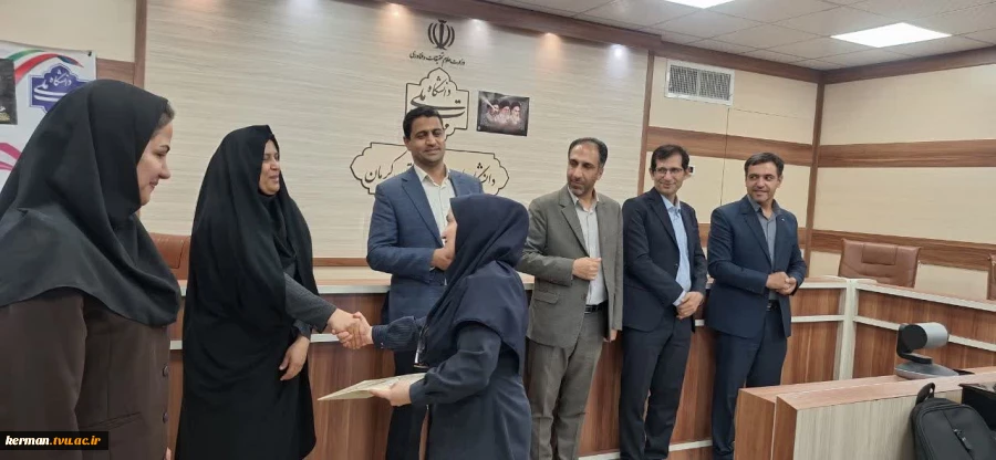 تجلیل از دانشجویان مقام‌آور و مدال‌آور دانشگاه ملی مهارت واحد استانی کرمان به مناسبت هفته تربیت بدنی و ورزش 6
